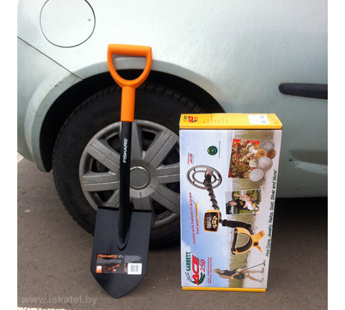 Штыковая лопата Fiskars укороченная